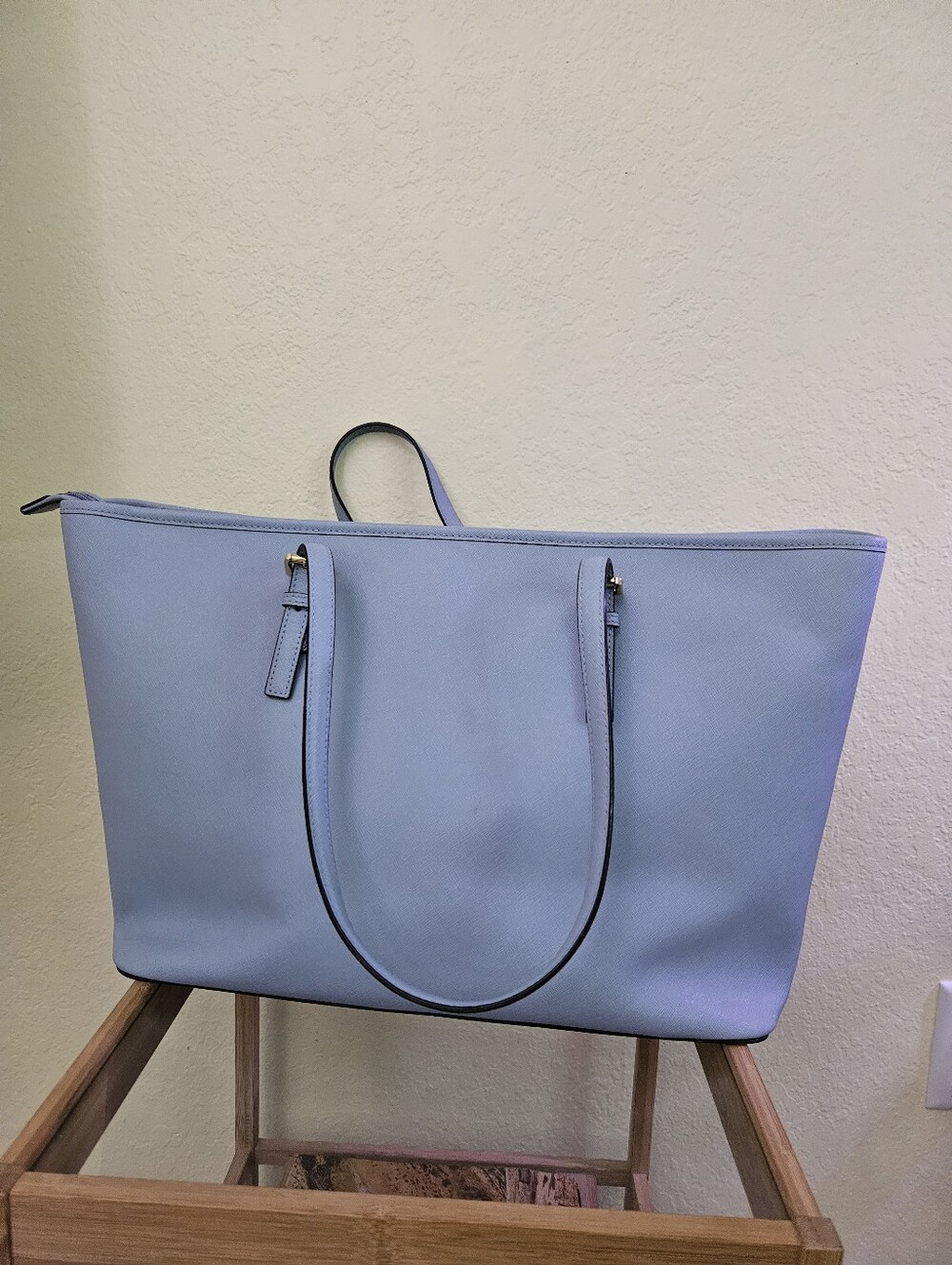 Michael Kors Powder Blue Leather Tote with Gold Hardware - Picture 6 of 16